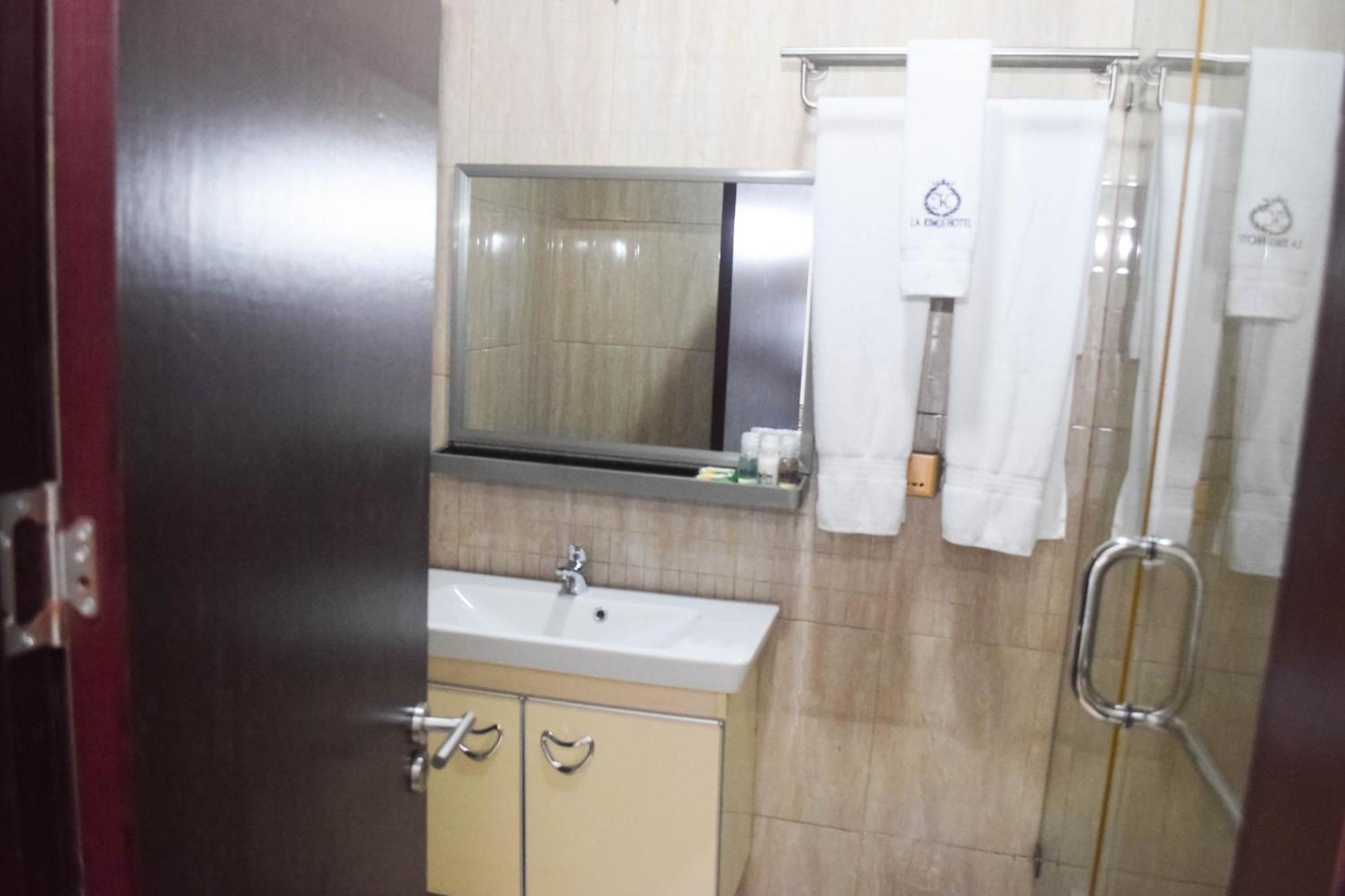 Golden Tulip Hotel -Gt31 Stadium Road Port Harcourt Exterior foto